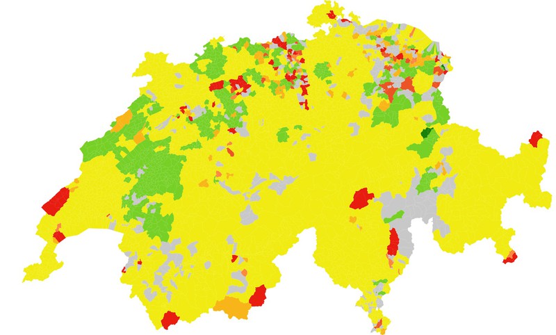 Karte der Schweiz mit farblicher Kennzeichnung wo Strom schon aus erneuerbaren Energien stammt